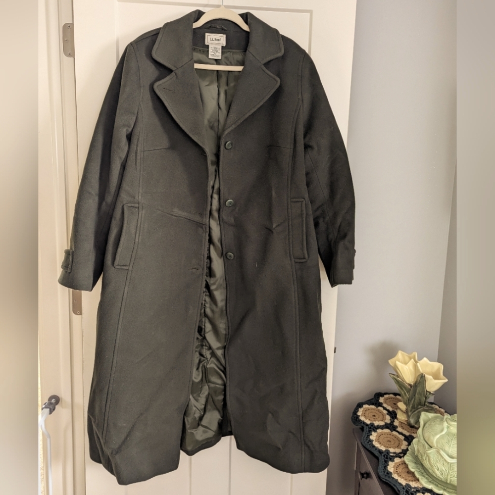 L.L. Bean Green Trench Coat with Full-Length Design Tailored Style 100% …